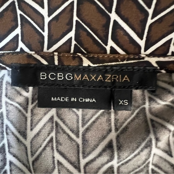 BCBGMaxAzria Wrap Midi Dress size XS cap pleated sleeves chevron modern print - Picture 7 of 10